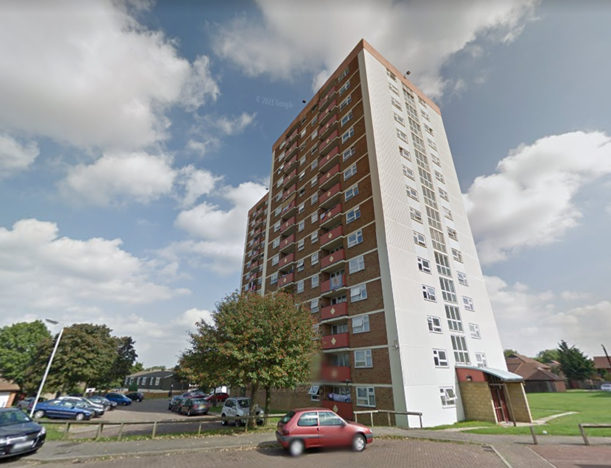 Green Court Luton fire One person killed and five police officers